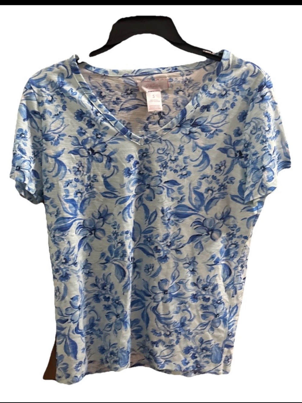 Stella Parker Women's Blue Floral V-Neck Short Sleeve Tee